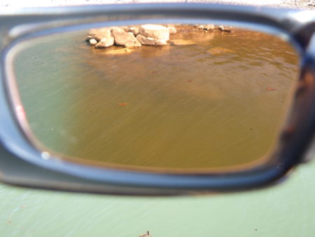 アクションコパー越しの水中